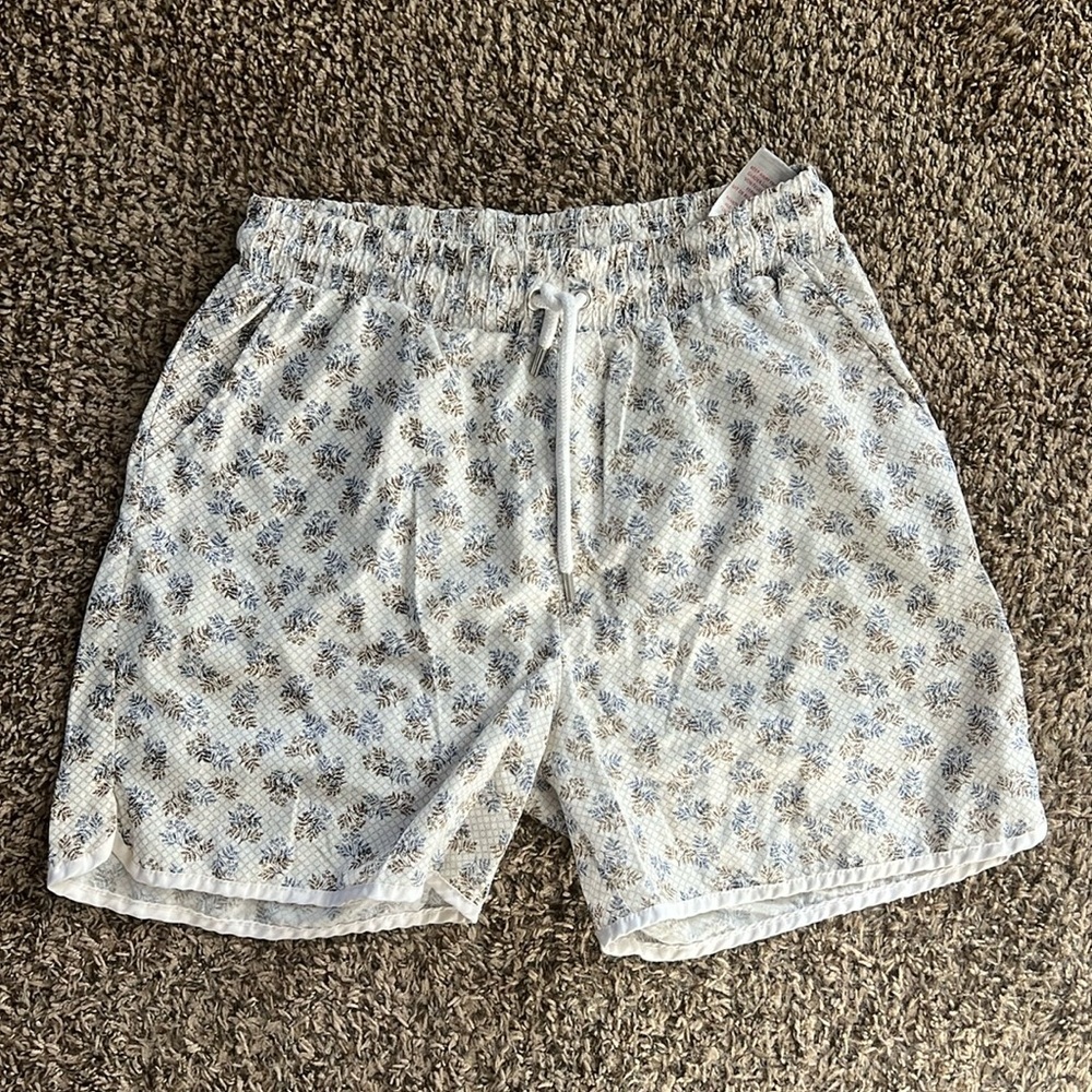 Boo-hoo man floral shorts large​